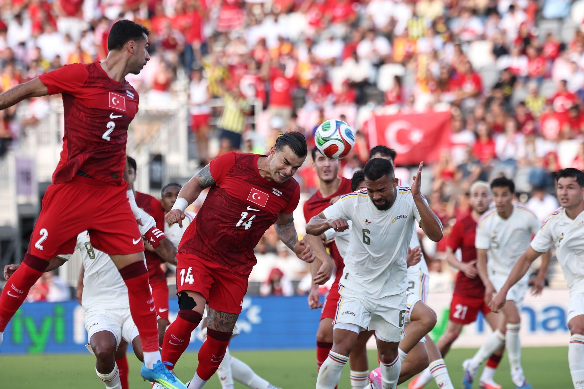 Vincenzo Montella'dan Venezuela maçı sonrası Zeki Çelik ve Hakan Çalhanoğlu için konuştu-1
