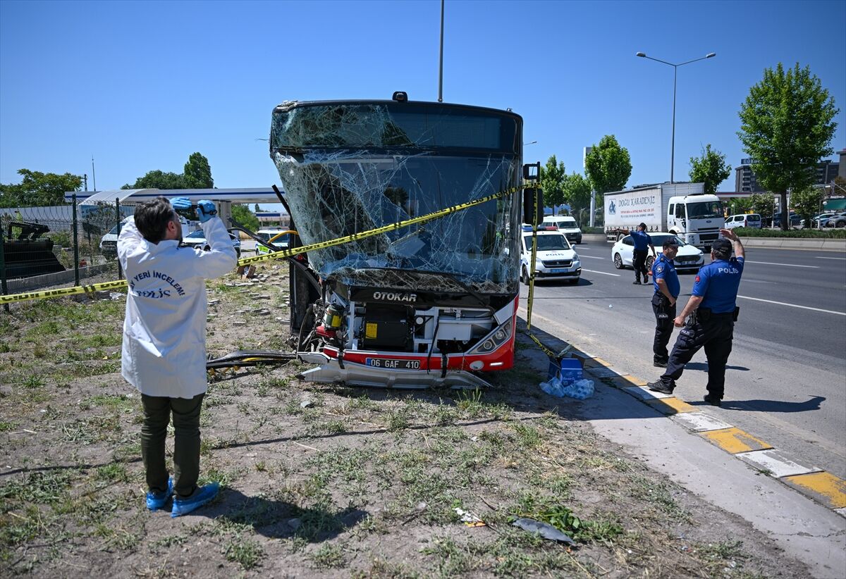 Başkentte Ego Otobüsü Ile Ticari Aracın Karıştığı Kazada 1 Kişi Hayatını Kaybetti, 9 Kişi Yaralandı