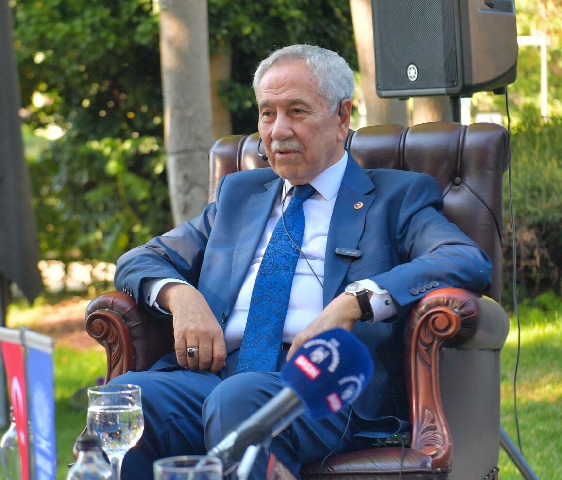 Bülent Arınç Söylesi 3
