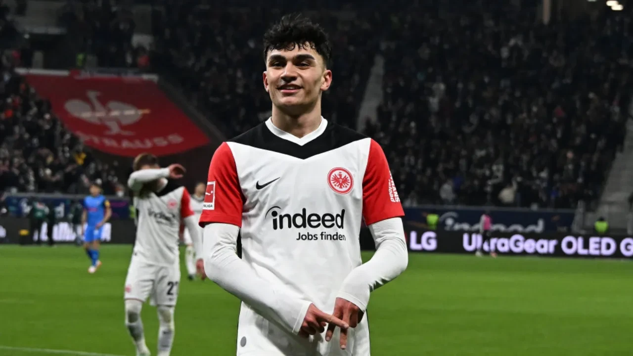 Can Uzun Kimdir Nereli Kac Yasinda Eintracht Frankfurtta Forma Giyiyor 3249827