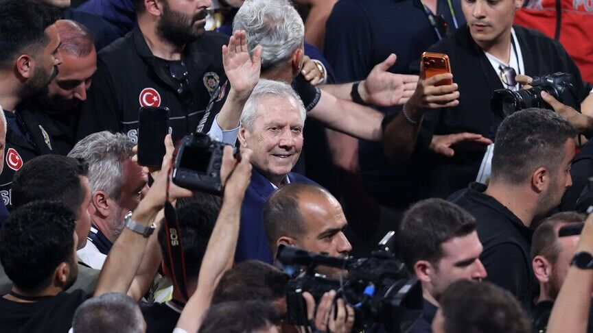 Fenerbahçe'de Yeni Dönem Başladı Aziz Yıldırım Mazbatasını Aldı