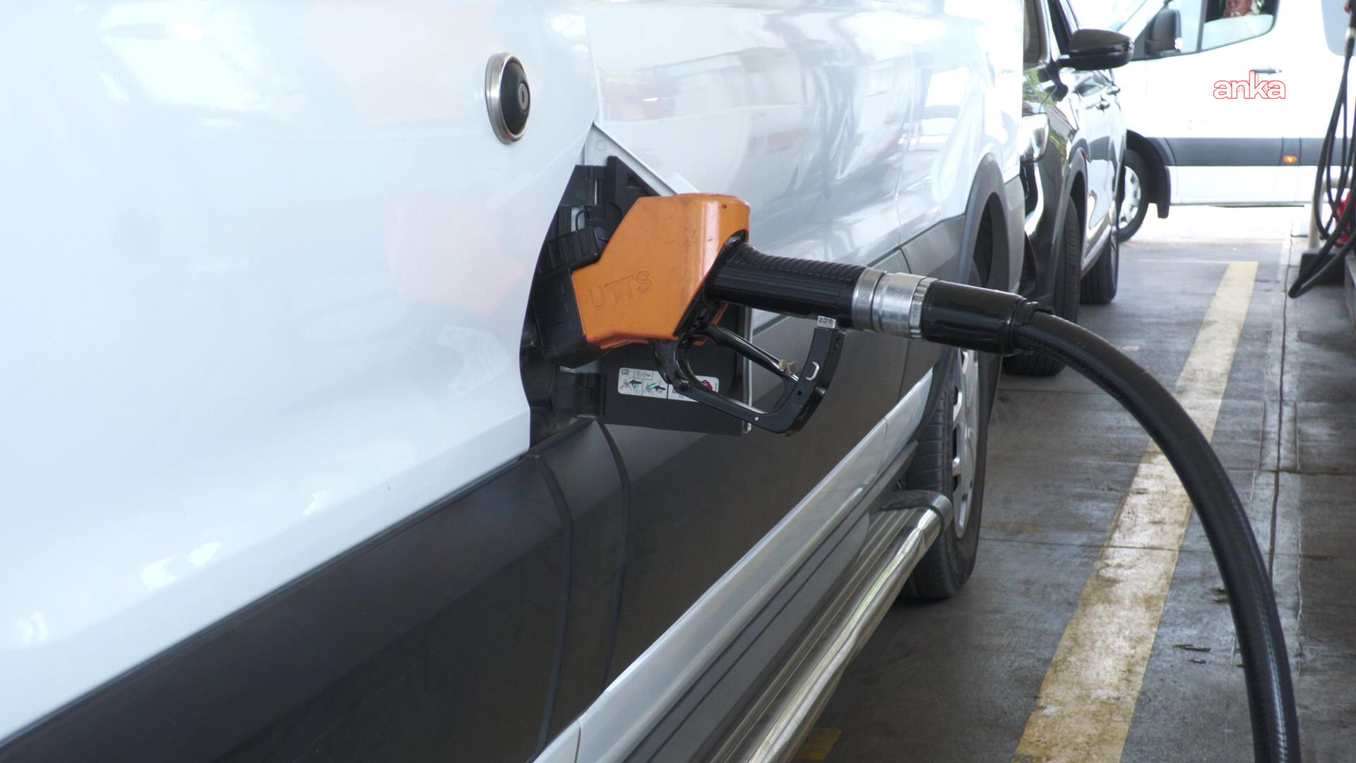 Motorinde ÖTV sıfırlanıyor: Bu gece yarısı 4 lira 20 kuruş zam gelecek