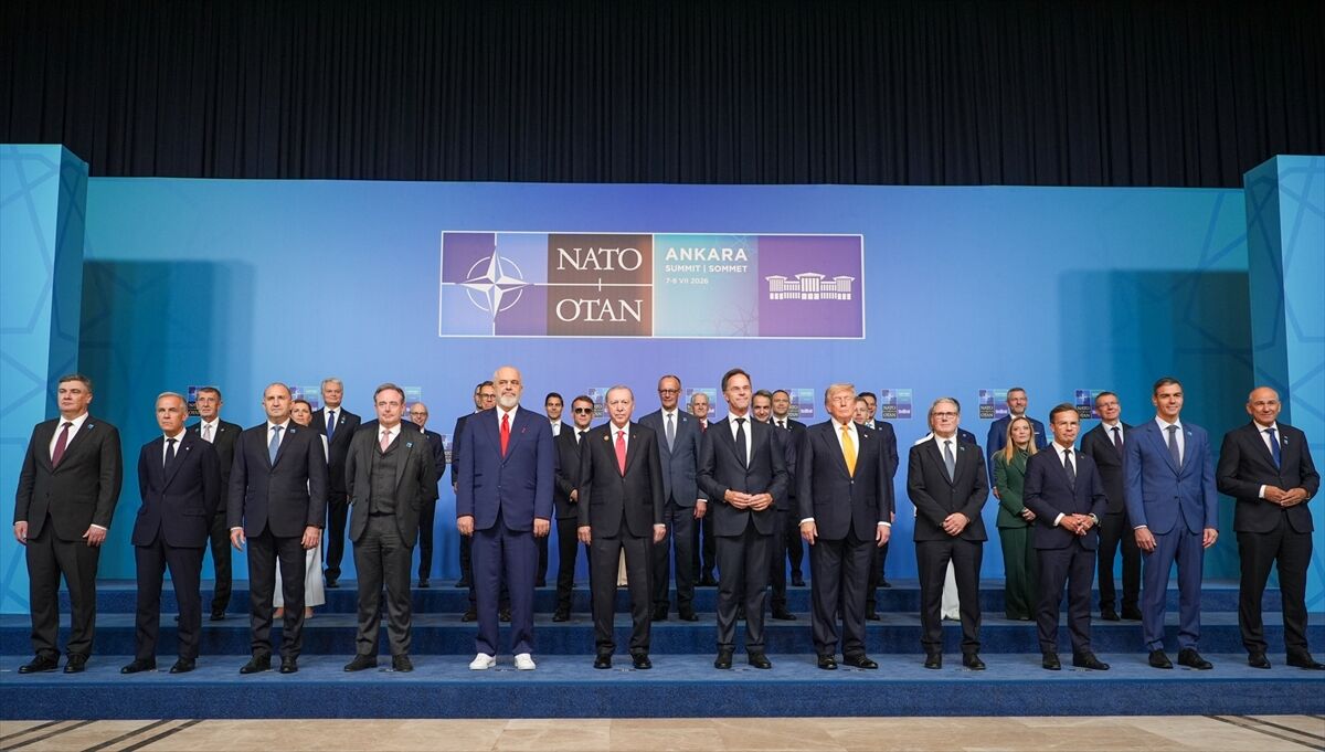 NATO üyesi ülkelerin liderleri aile fotoğrafı çektirdi-(copy)