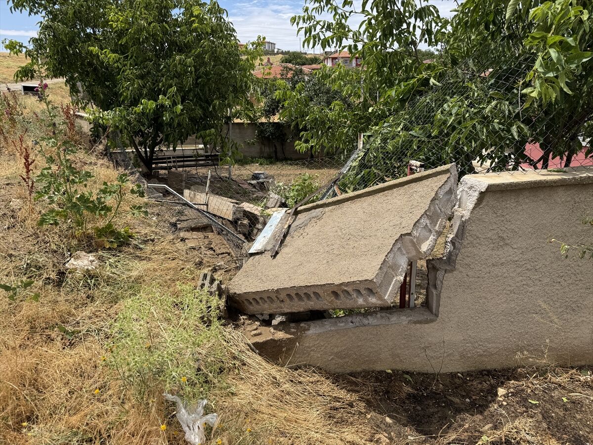 Yozgat'ta şiddetli sağanak ve doluda ev ve iş yerlerini su bastı, tarlalar zarar gördü-2