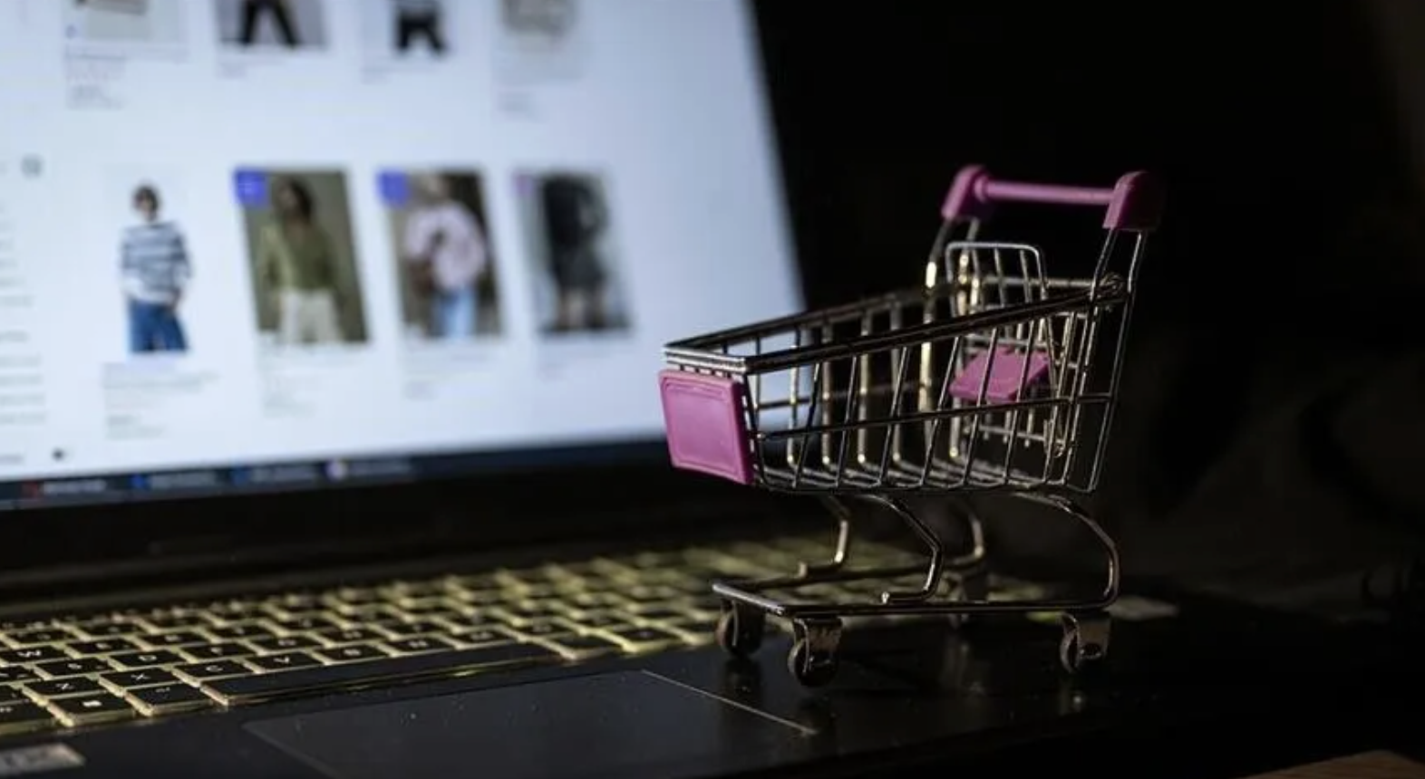 1 Ağustos'ta başlıyor: E-ticarette yapay zeka reklamlarına, indirimlere ve influencer paylaşımlarına yeni kurallar-1