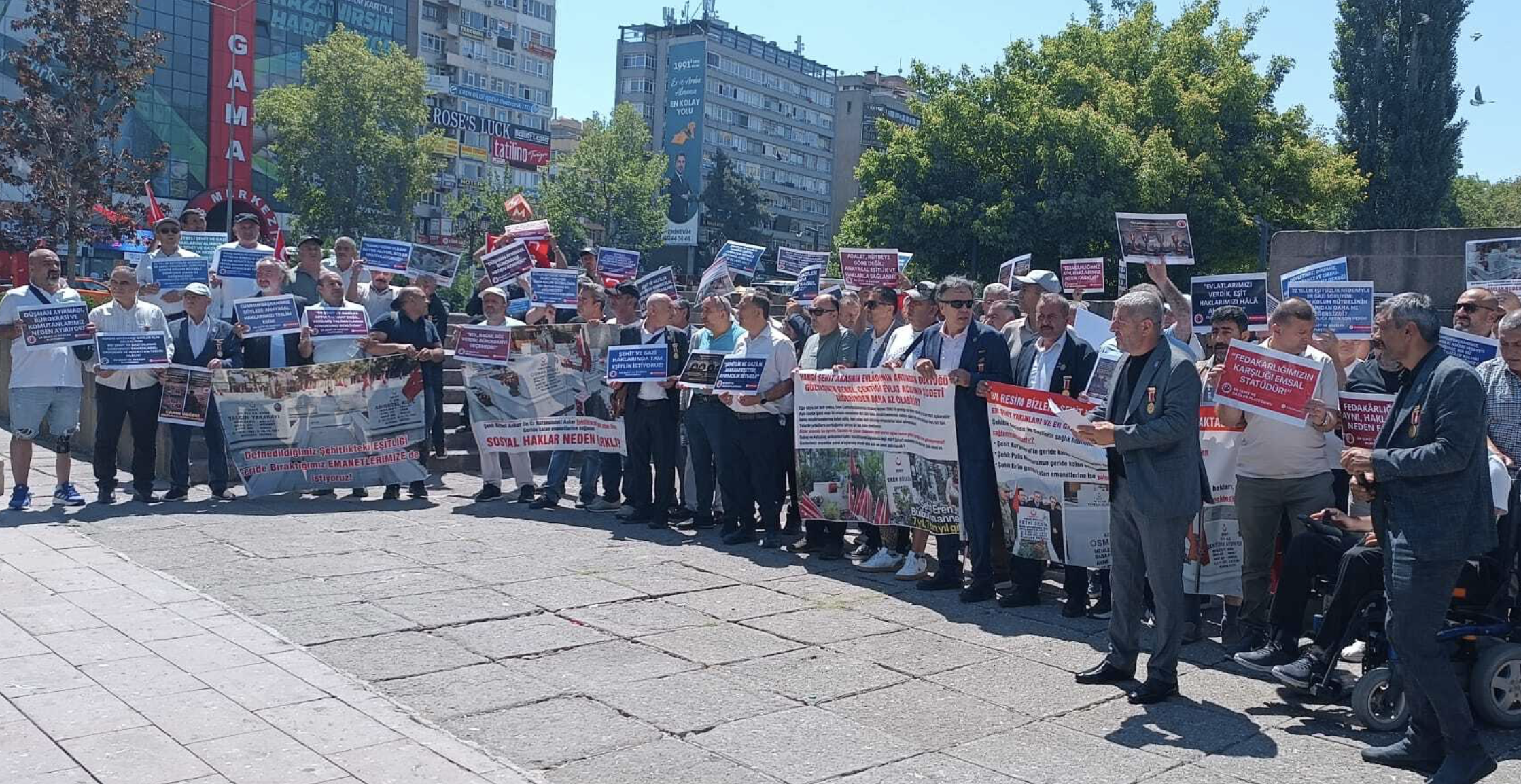 Şehit er yakınları ve gaziler özlük hakları için 15 gündür eylemde: 