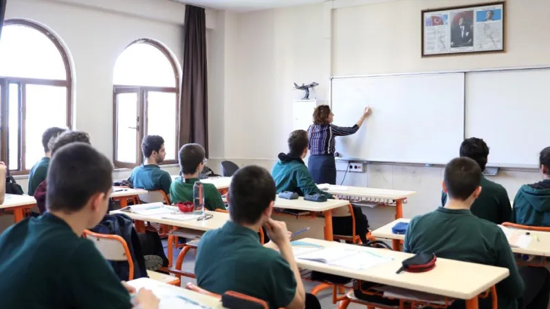 Öğretmenlerin ek ders ücretlerinde yeni düzenleme: Resmi Gazete'de yayımlandı