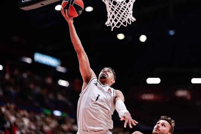 Anadolu Efes'ten transfer hamlesi: Collin Malcolm ile imzalar atıldı
