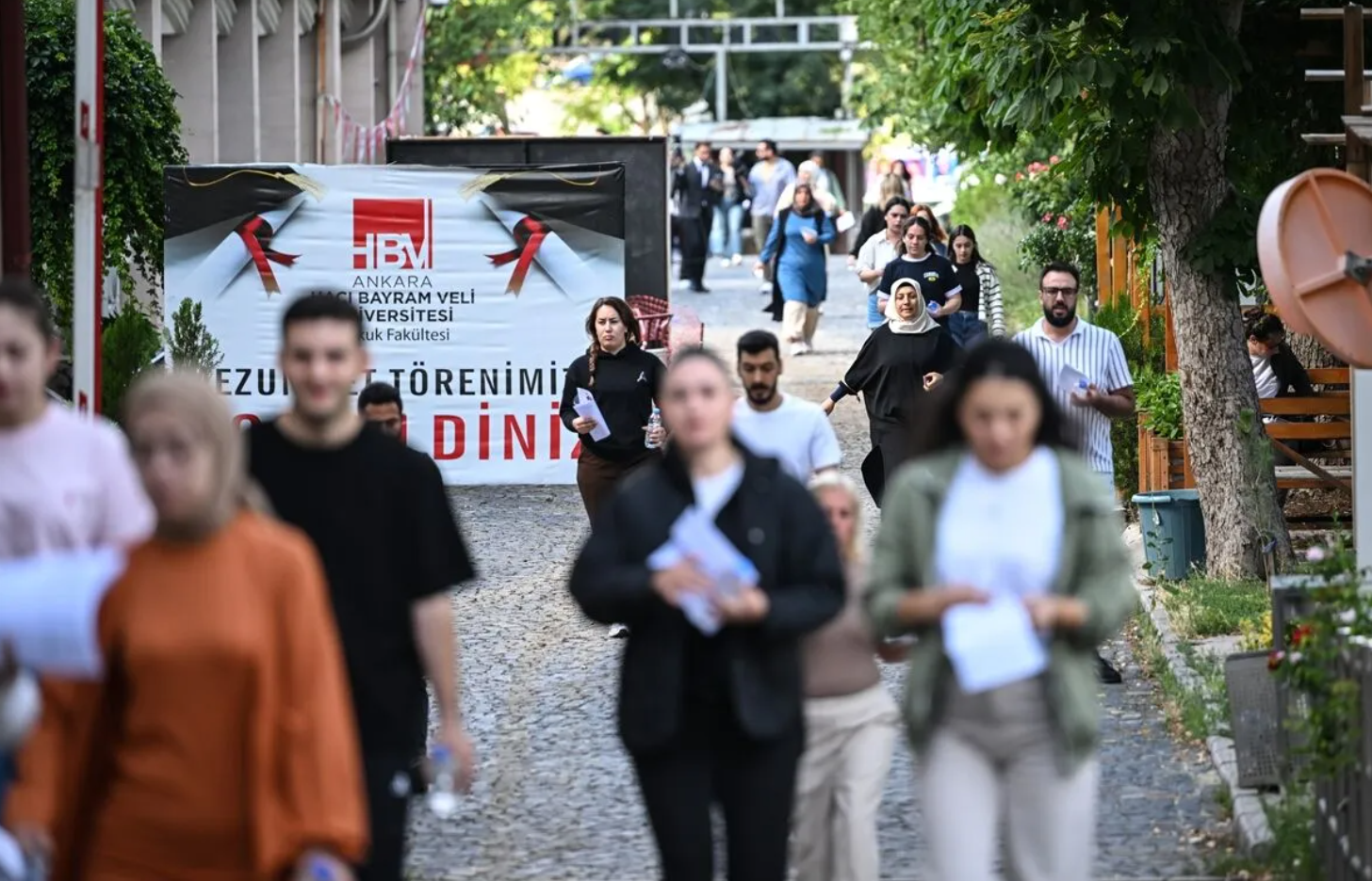 Milli Eğitim Bakanlığı Akademi Giriş Sınavı'nın Ilk Oturumu Başladı