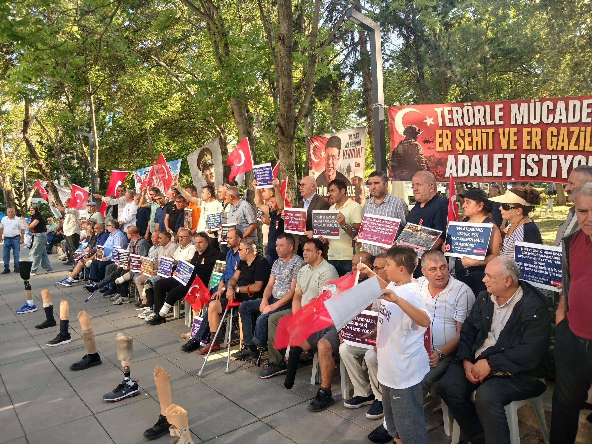 Şehit er yakınları ve gaziler özlük hakları için 16 gündür Güvenpark'ta: 