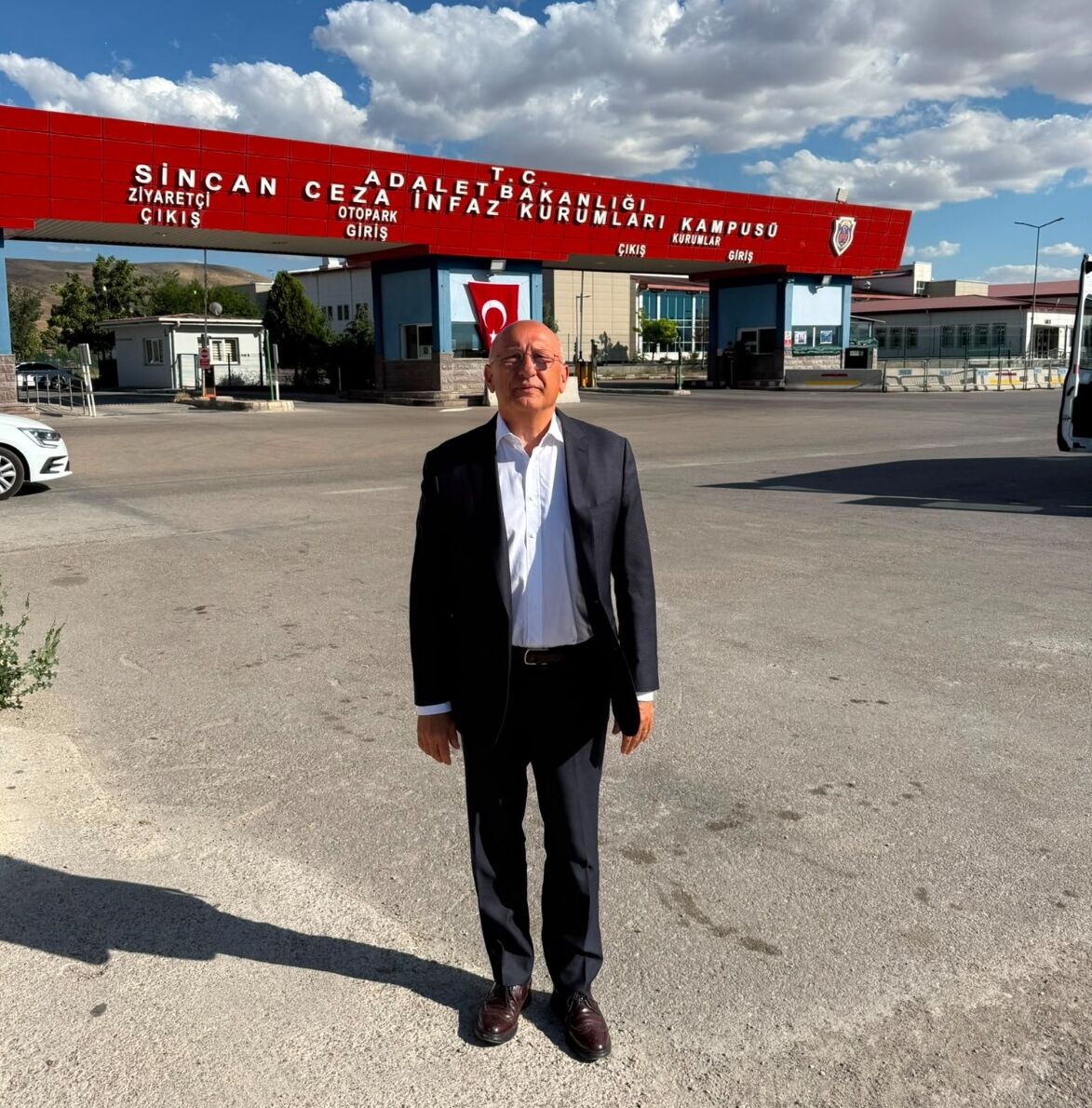 Utku Çakırözer Sincan Cezaevi Önü
