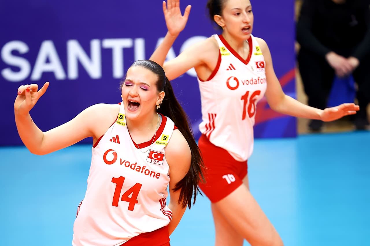 Türkiye 17 Yaş Altı Kadın Millî Voleybol Takımı dünya ikincisi oldu-2
