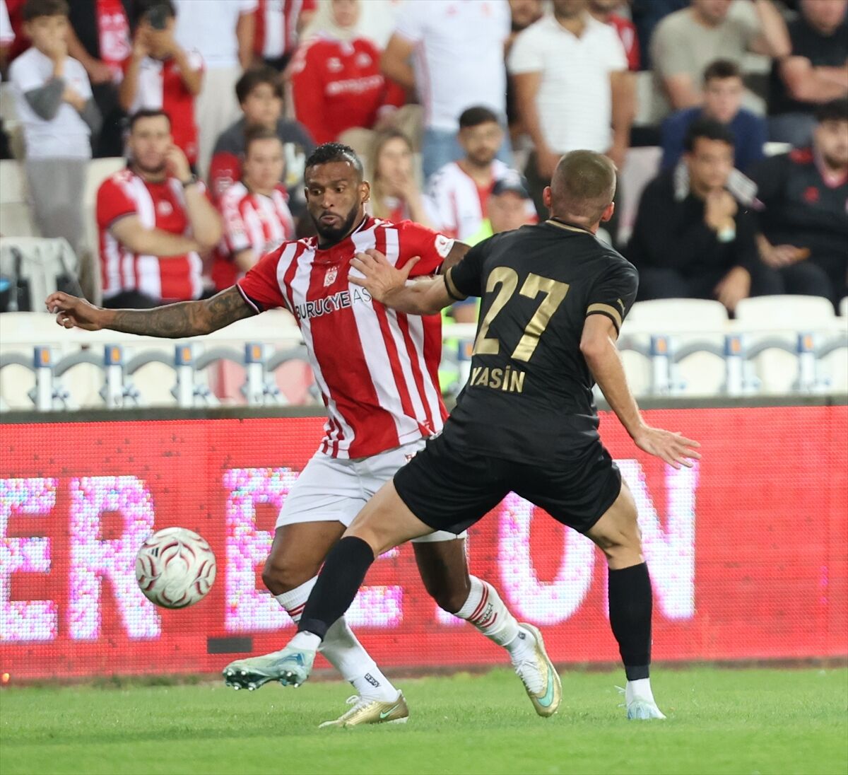Sivasspor ile Manisa FK karşılaşması berabere bitti