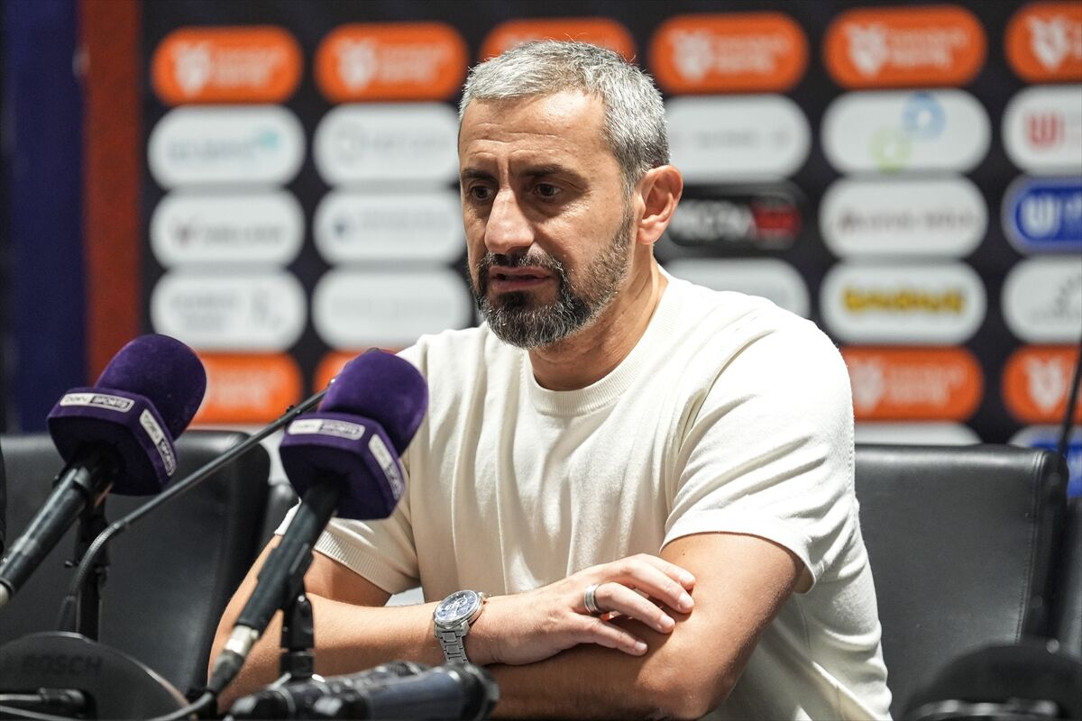 Gençlerbirliği deplasmanından 1 puanla dönen Erzurumspor FK'de Serkan Özbalta'dan transfer ve moral açıklaması-1