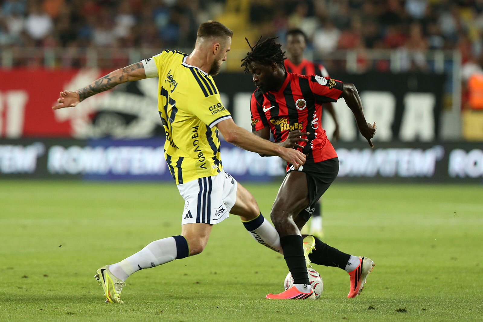 Gençlerbirliği, sahasında Fenerbahçe’yi 2-1 mağlup etti