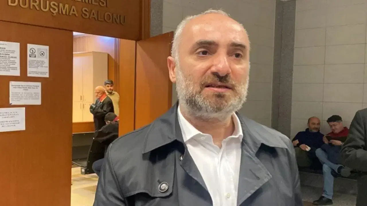 Gazeteci İsmail Saymaz yeni yayın döneminde Halk TV’de olmayacağını duyurdu
