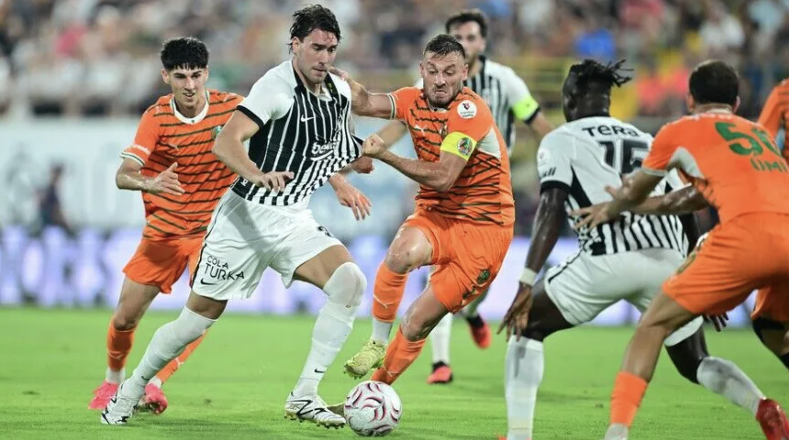 Beşiktaş, Alanyaspor Karşısında 1 Mağlup Oldu