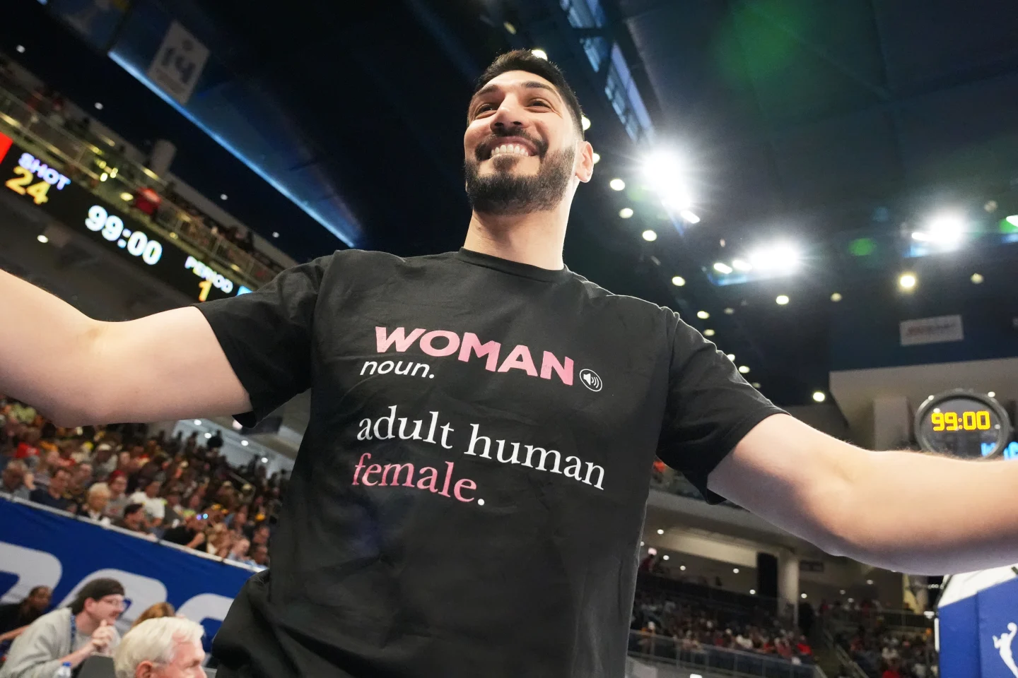 Enes Kanter WNBA maçında oyuncuyla tartıştı: Güvenlik salondan çıkardı