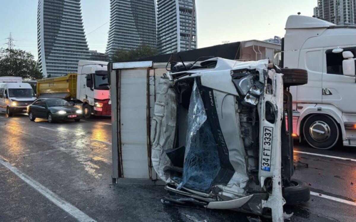 Istanbul Da Saganak Sonrasi Meydana Gelen Iki Trafik Kazasinda 10 Kisi Yaralandi