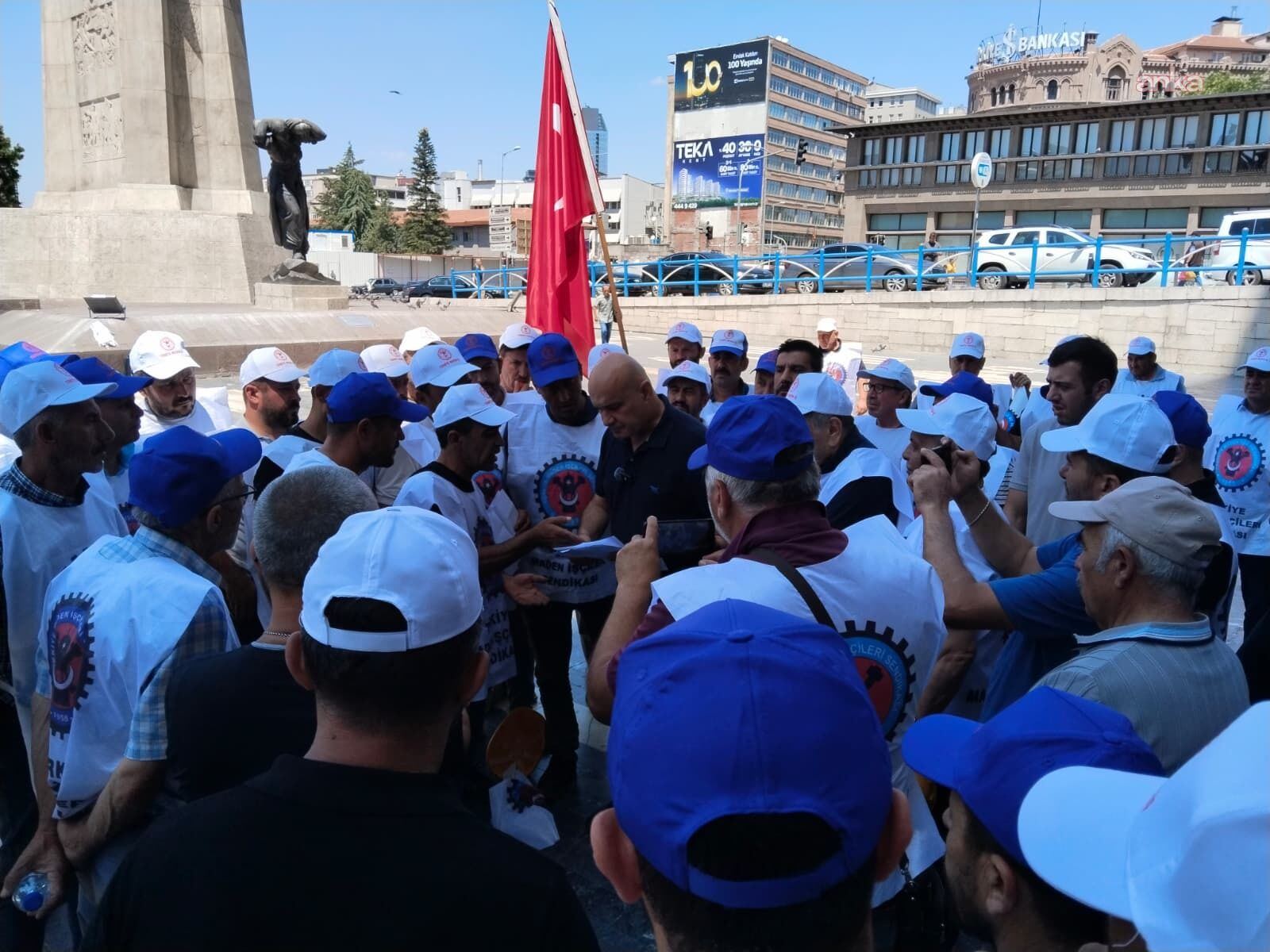 İyi̇ Partili Çömez'den Eylemdeki Madenciler Için Çağrı: %22Bu Emek Soygununa Son Verin%222