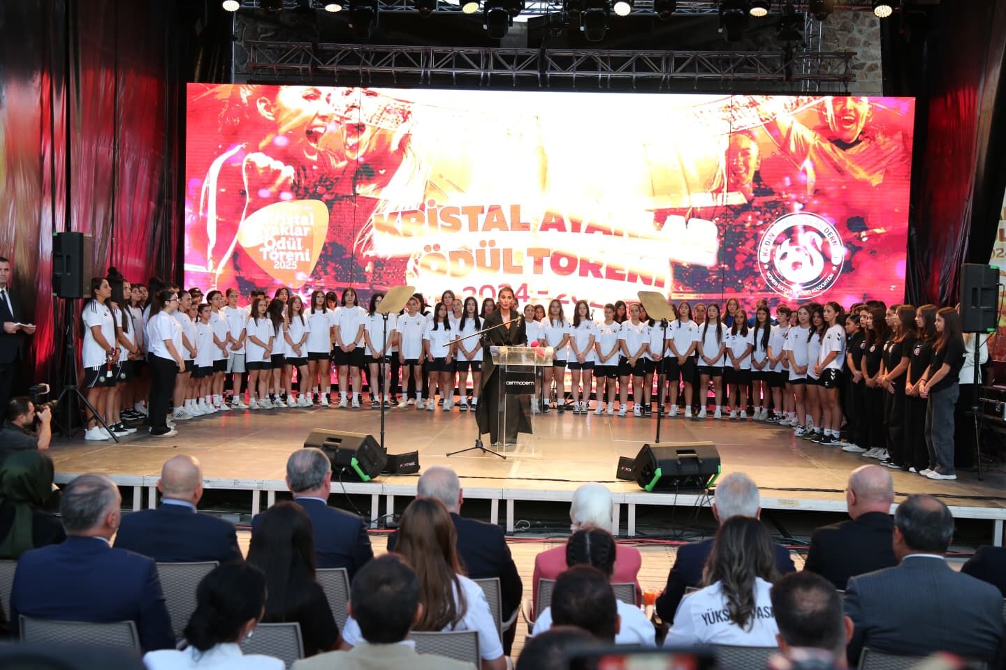 Kristal Ayaklar Ödülleri'nde Fenerbahçe Arsavev Kadın Futbol Takımı'na Üç Büyük Ödül
