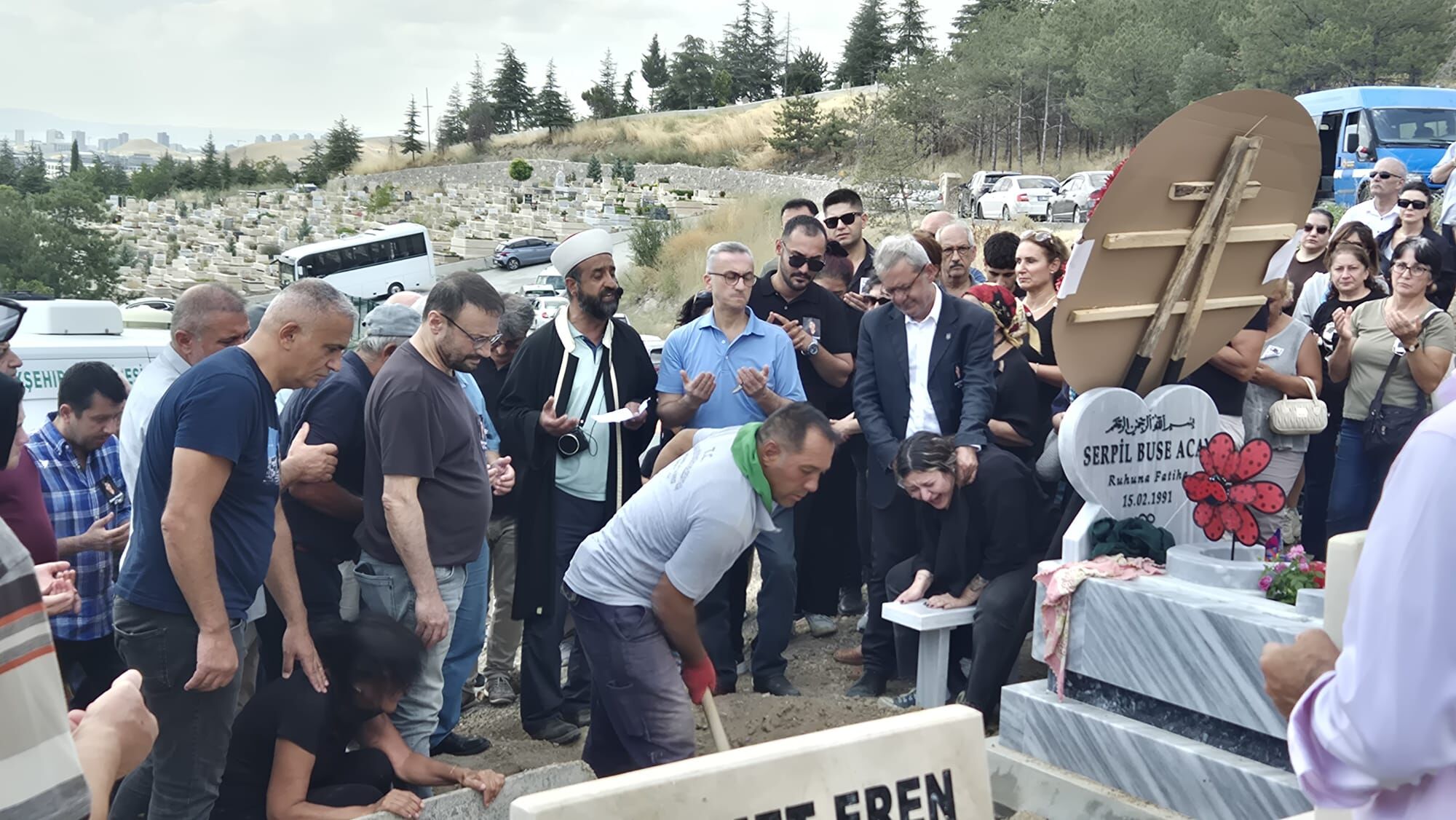 Meslektaşları Dürdane Kırçuval’ı Son Yolculuğuna Uğurladıü3