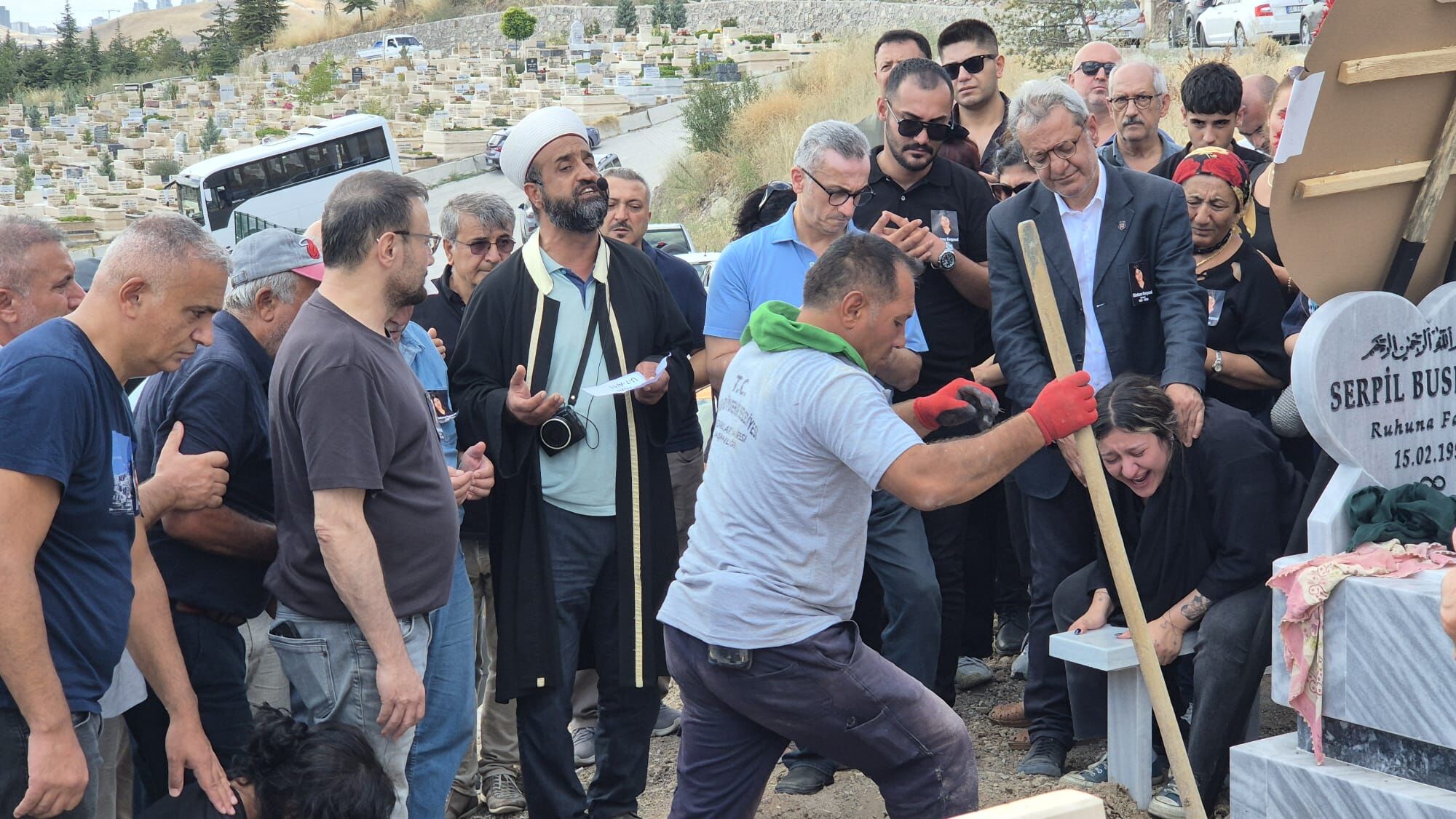 Meslektaşları Dürdane Kırçuval’ı Son Yolculuğuna Uğurladıü7