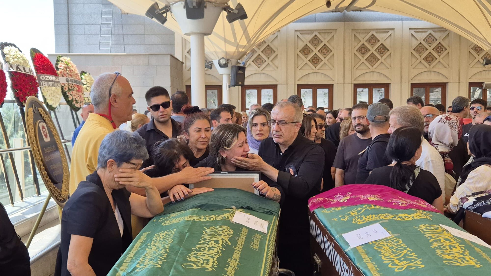 Meslektaşları Dürdane Kırçuval’ı Son Yolculuğuna Uğurladıü8