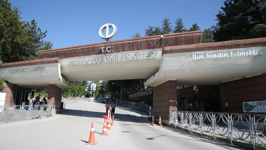 Anadolu Üniversitesi'nden öğrenci affından yararlanacaklara çift anadal ve ikinci üniversite çağrısı