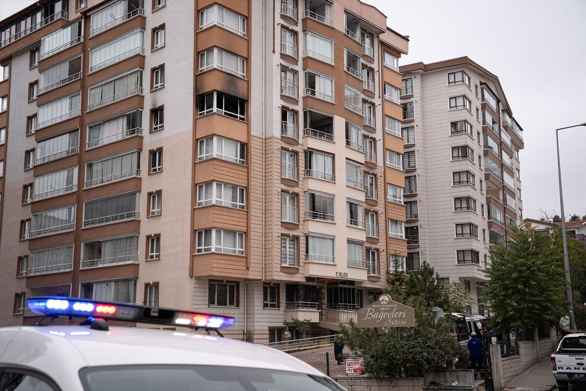 Mamak'ta apartmanda korkutan yangın: Mahsur kalan anne ile oğlunu itfaiye kurtardı-2