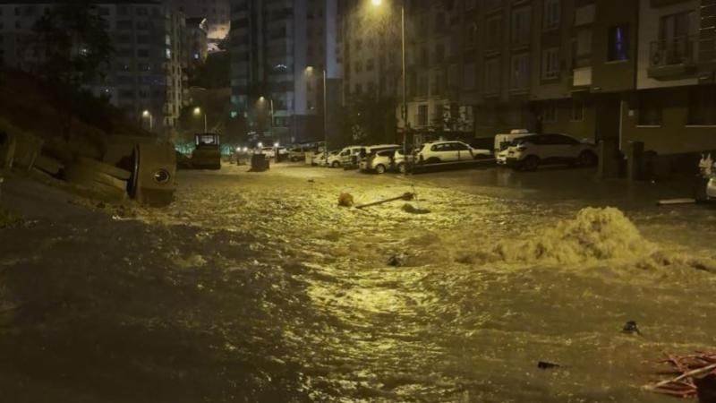 Ankara'da sağanak sonrası bazı evleri su bastı
