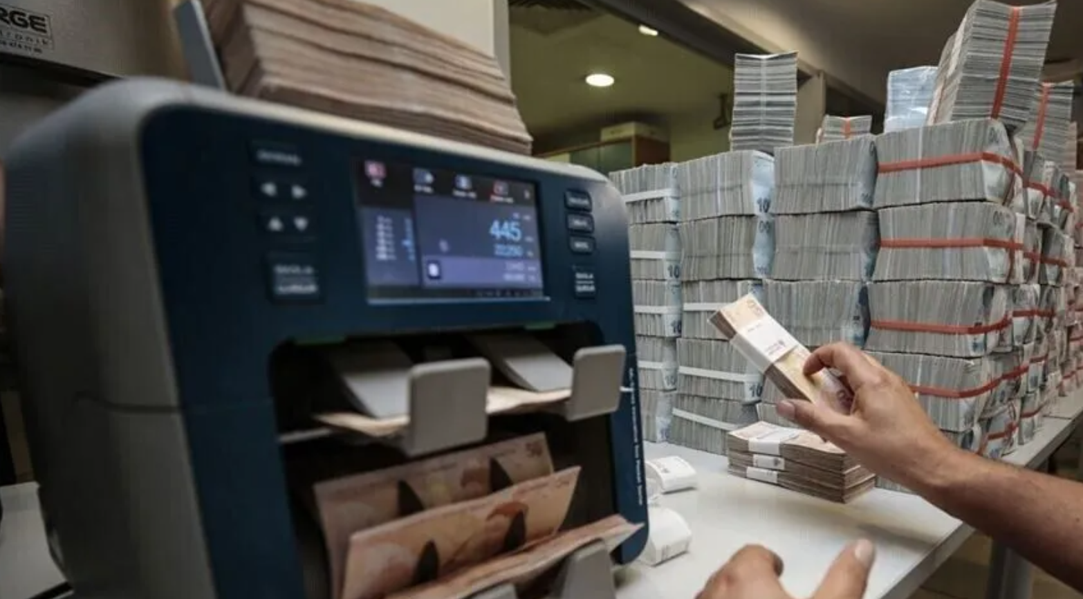 Bankacılık Sektörünün Toplam Kredi Hacmi 28,2 Trilyon Liraya Geriledi