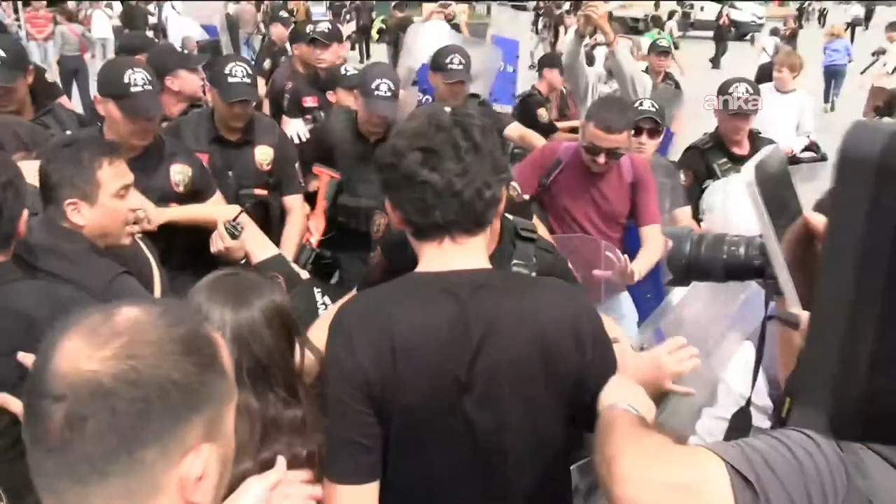 Çağlayan'daki %22Ailem Güvende%22 Protestosuna Polis Müdahalesi3