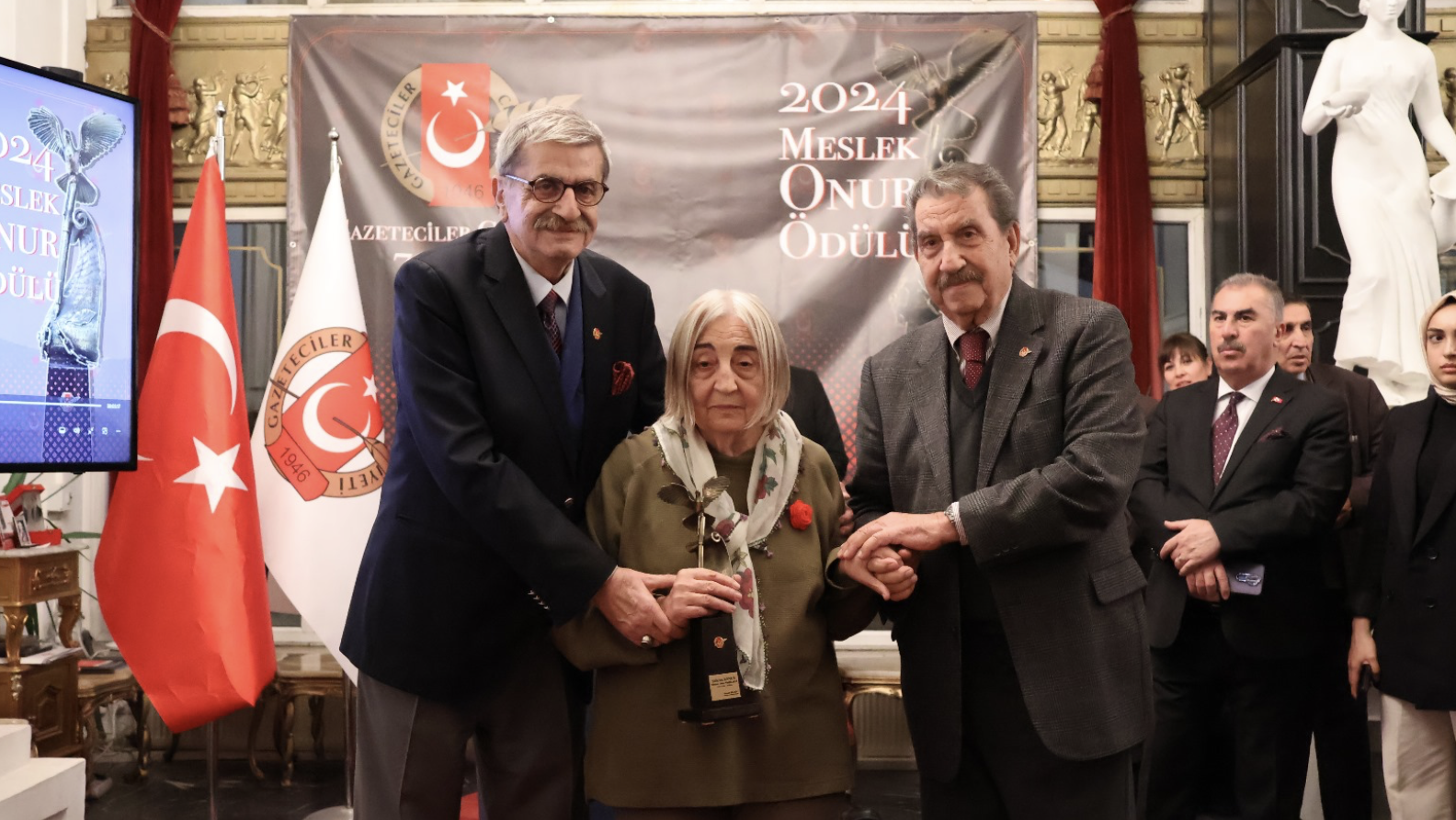 Şükran Soner-2