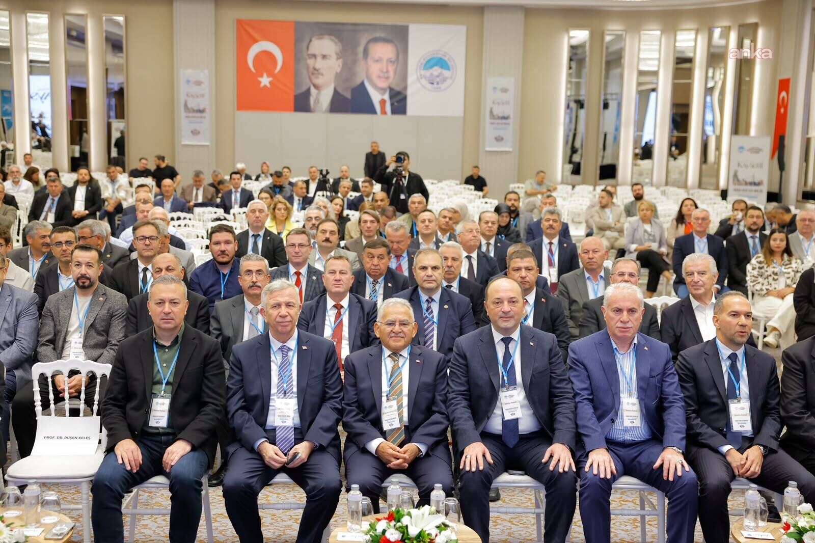 Tarihi Kentler Birliği 2026 Yılı II. Olağan Meclis Toplantısı için Kayseri'de bir araya gelen ABB ve TKB Başkanı Mansur Yavaş ile Kayseri Büyükşehir Belediye Başkanı Memduh Büyükkılıç, kültürel miras ve dayanışma vurgusu yaptı. Anadolu'nun binlerce yıllık