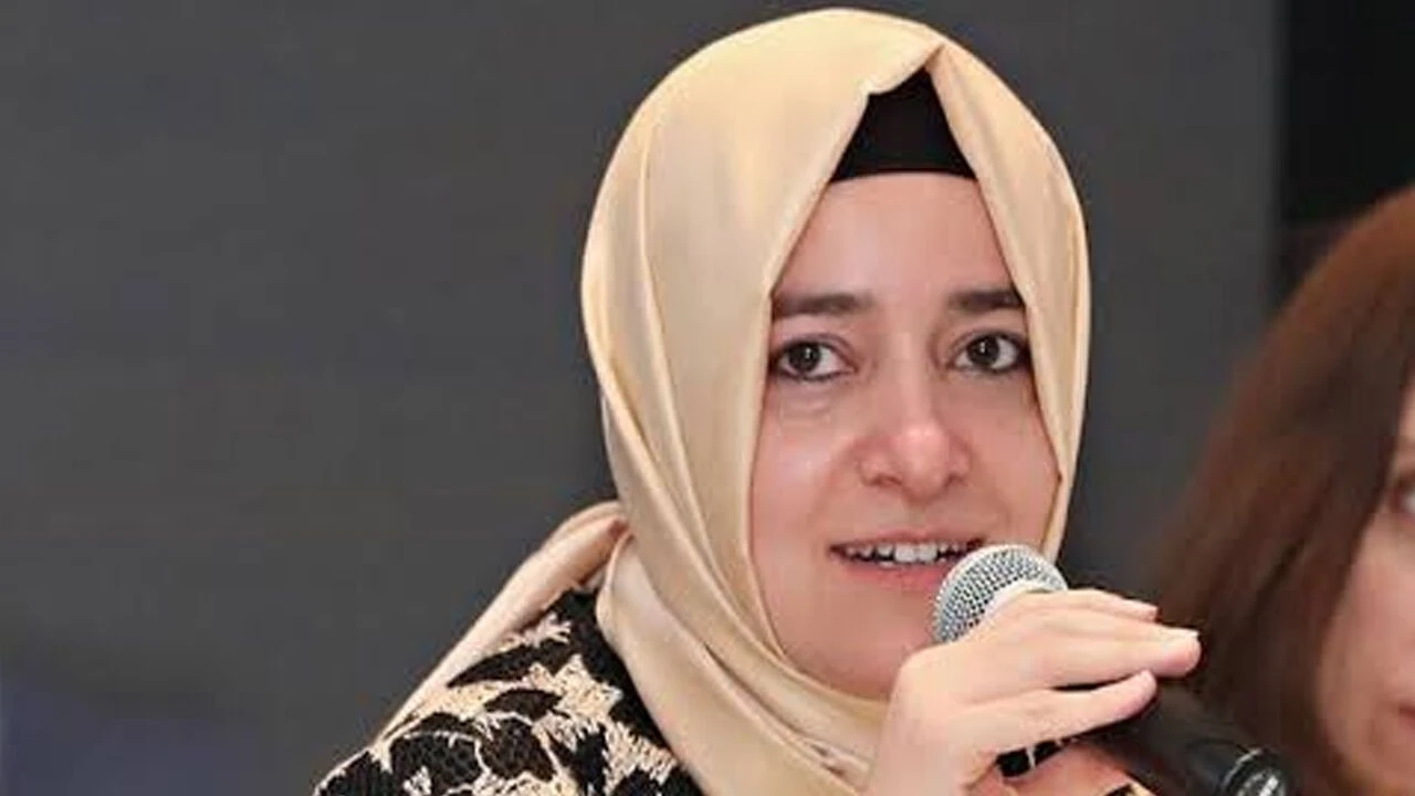 Fatma Betül Sayan Kaya 9