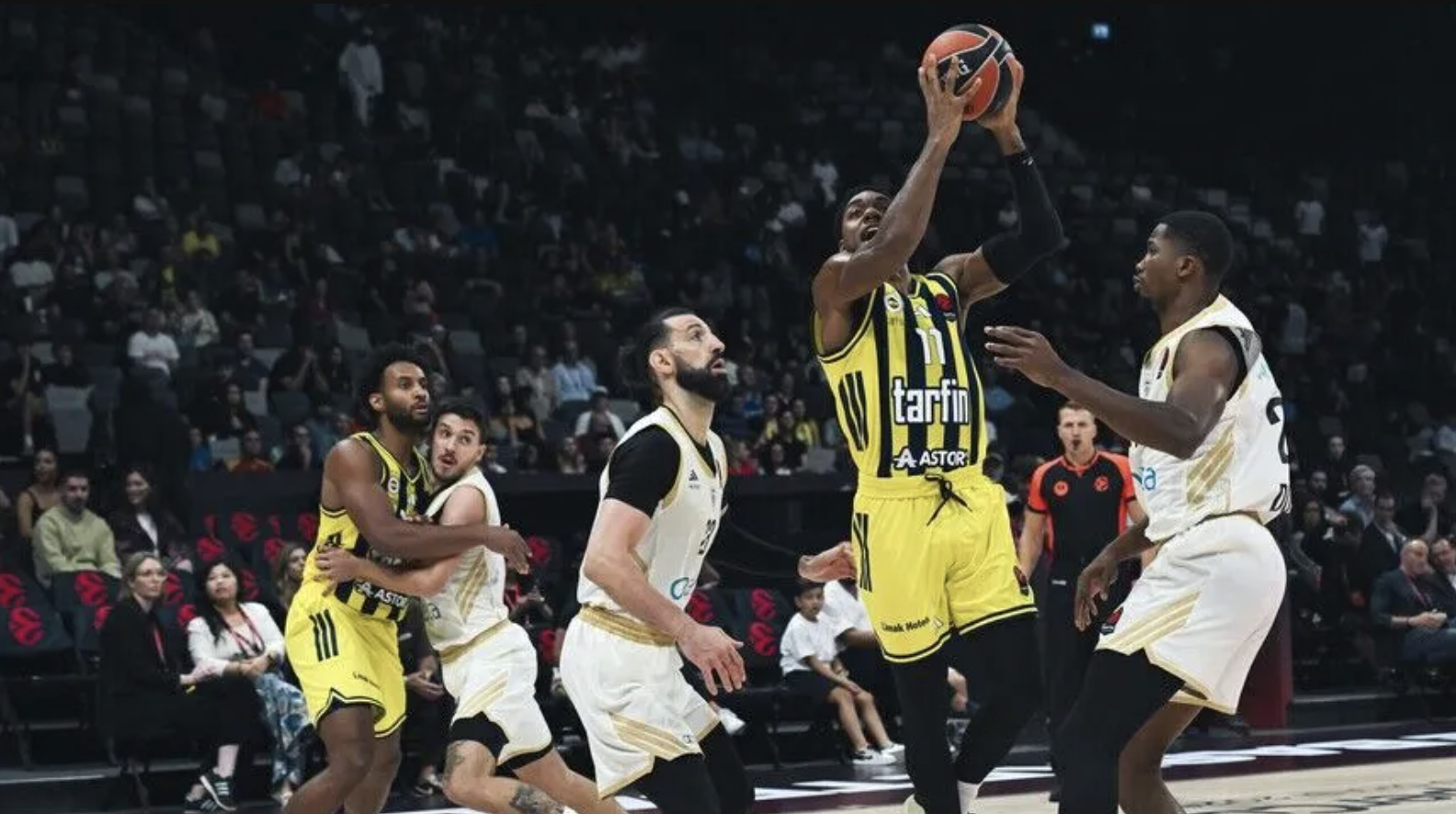 Fenerbahçe Tarfin, Süper Kupa'da Dubai Basketbol'u Mağlup Etti