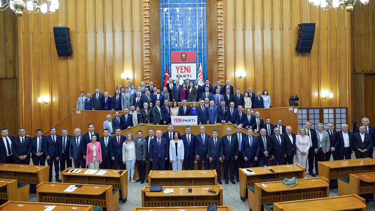 YENİ PARTİ AYM