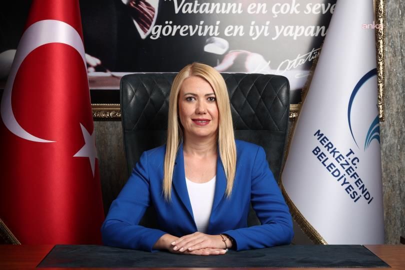 Denizli Merkezefendi Belediyesi'ne yönelik düzenlenen operasyonda, Belediye Başkanı Şeniz Doğan'ın da aralarında bulunduğu çok sayıda şüpheli gözaltına alındı. Belediye binasında polis ekiplerinin arama çalışmaları sürüyor.-1