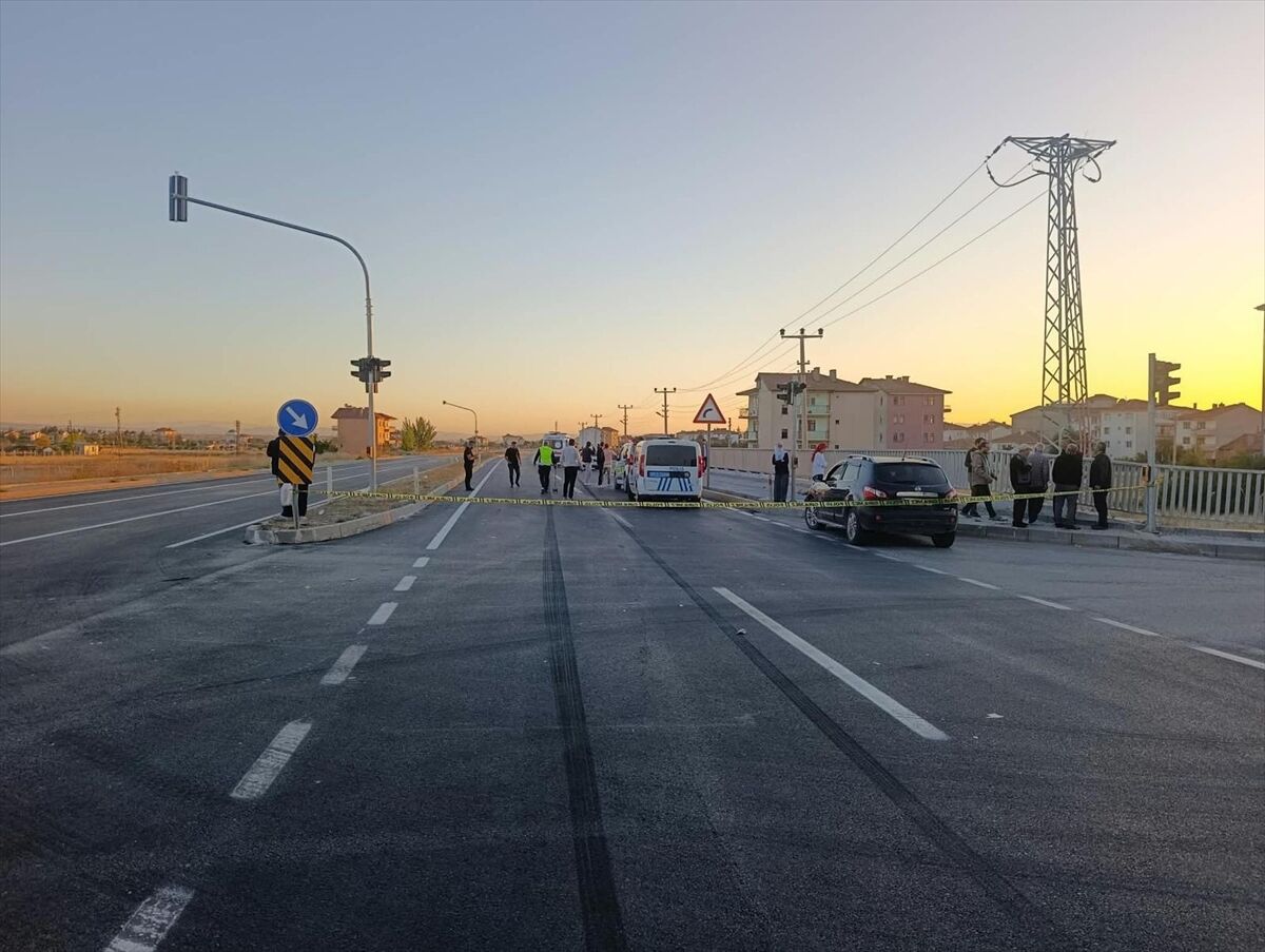 Ankara Çubuk'ta otomobilin çarptığı 10 yaşındaki çocuk ağır yaralandı