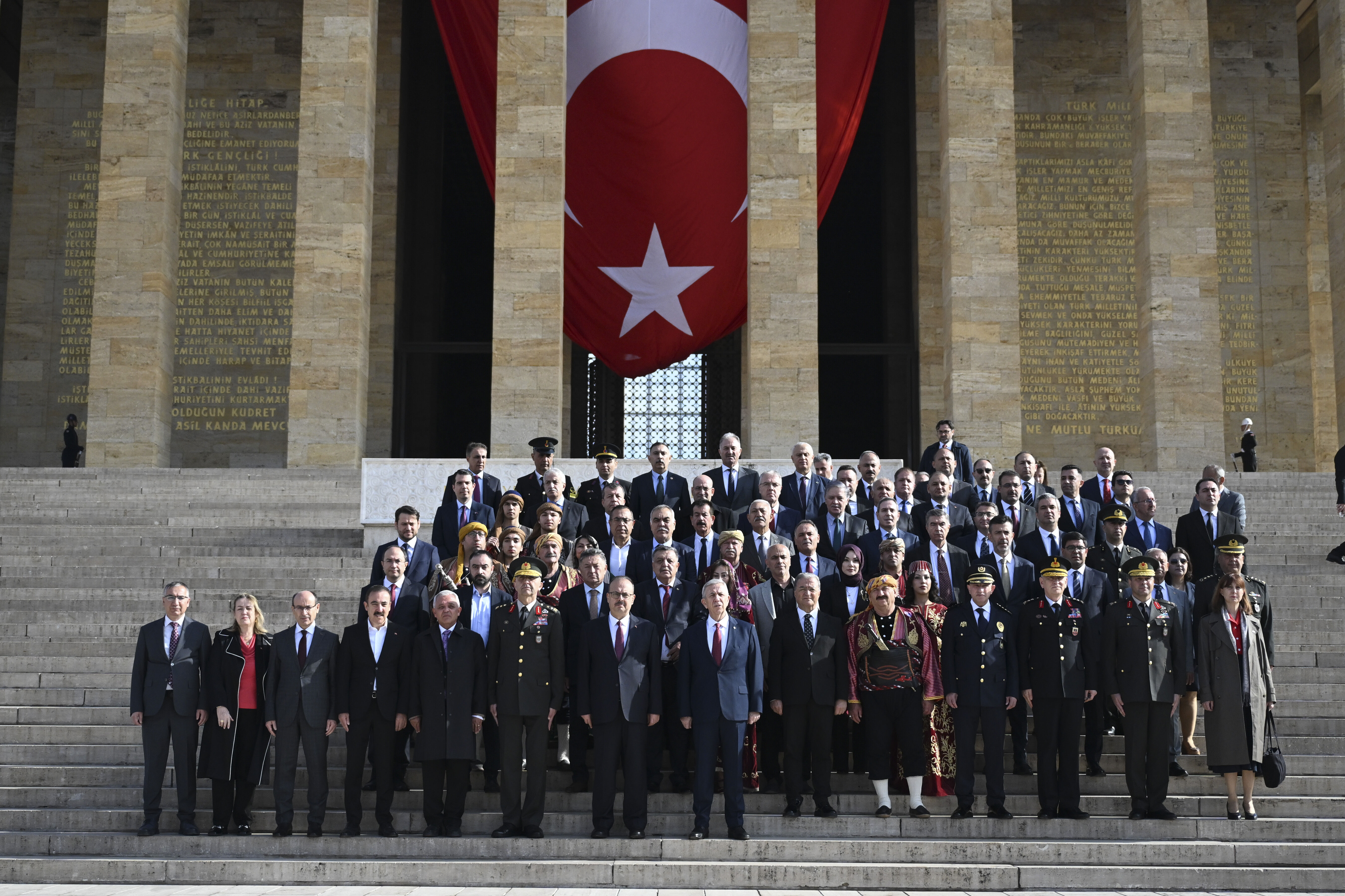 Ankara’nın Başkent Oluşunun 103. Yılında Vali Canbolat'tan Anıtkabir’e Ziyaret2