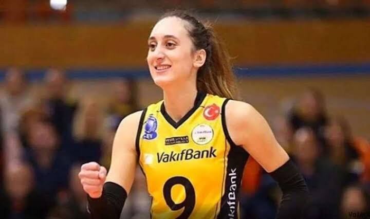 Ayça Aykaç 3
