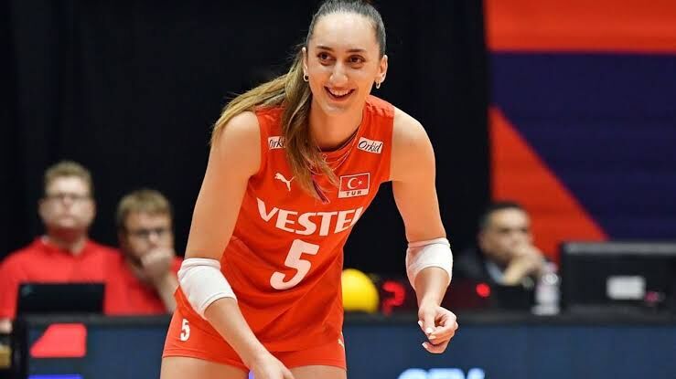Ayça Aykaç 5