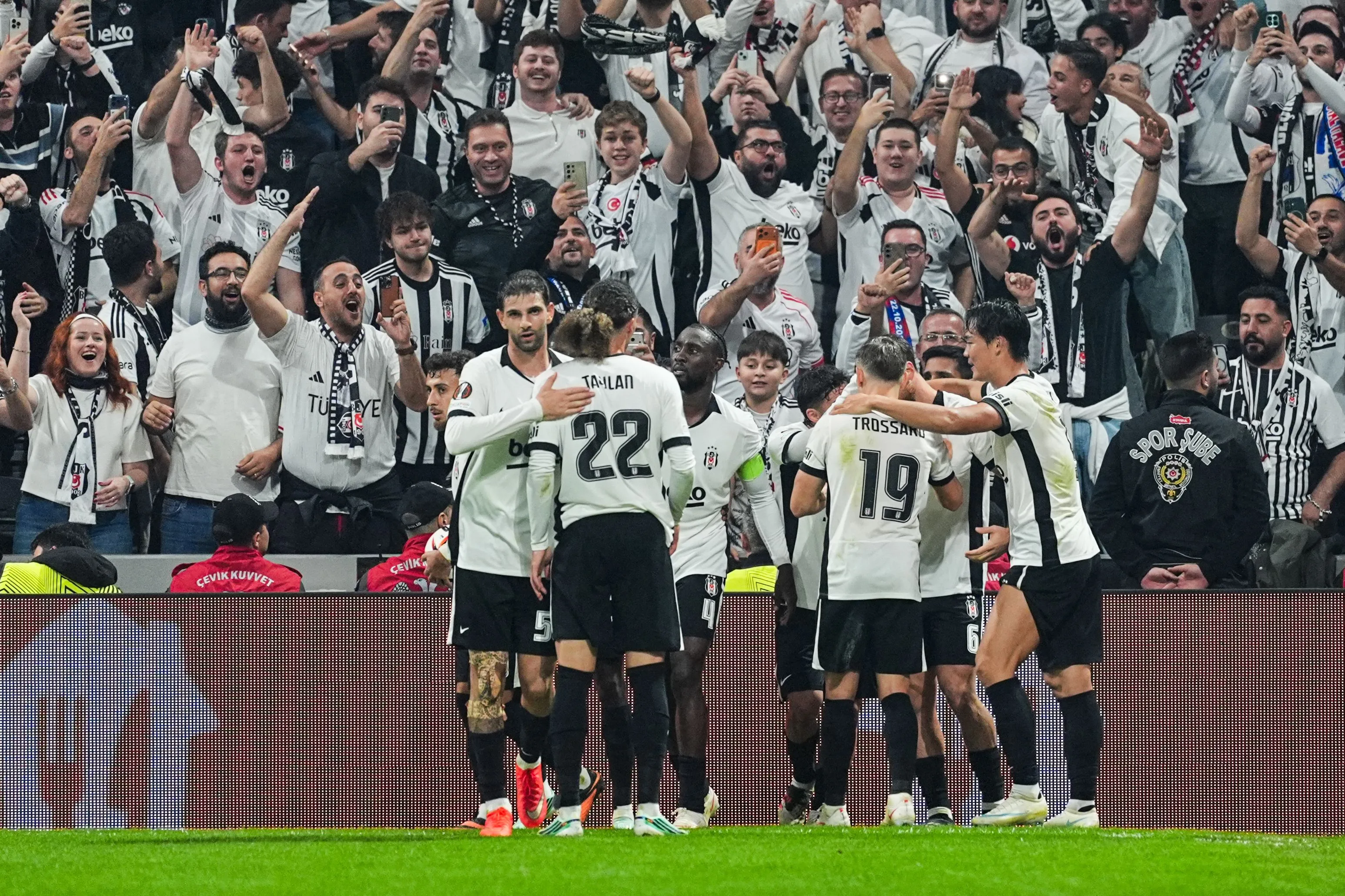 Beşiktaş Kristal 1