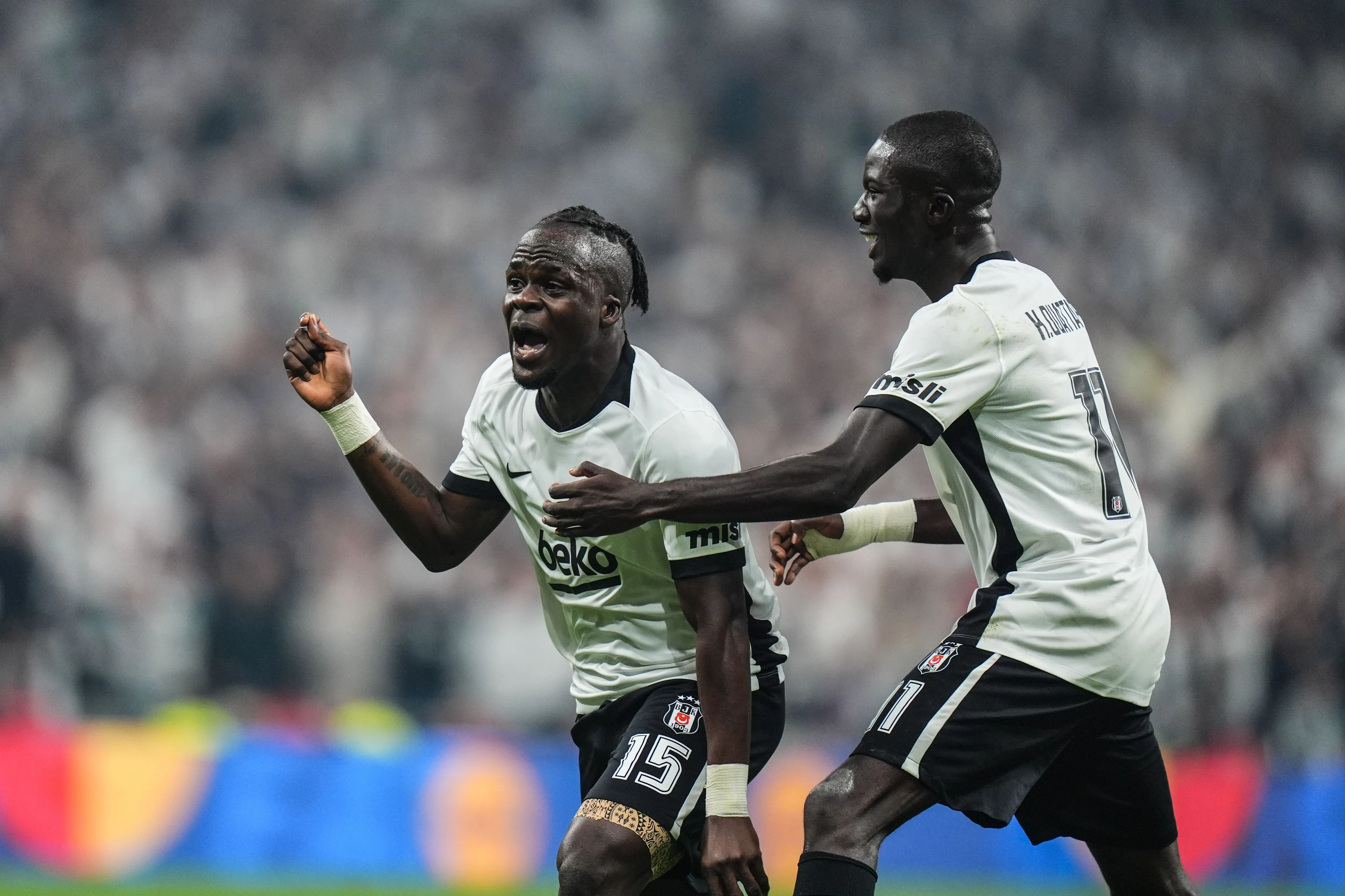 Vincenzo Italiano'dan Crystal Palace maçı yorumu: 10 kişiyle çok kritik 1 puan aldık-2-(copy)