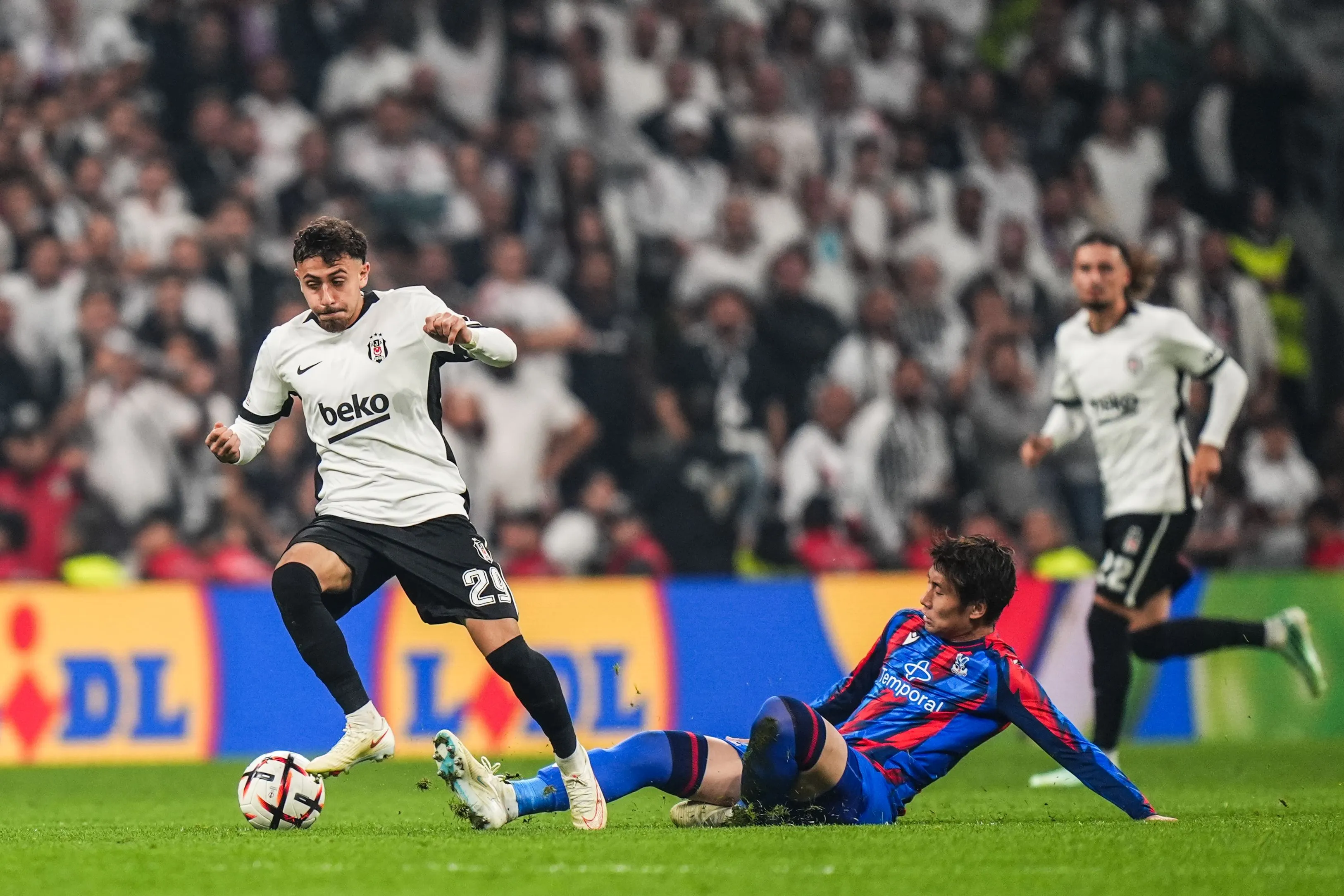 Beşiktaş Kristal 4