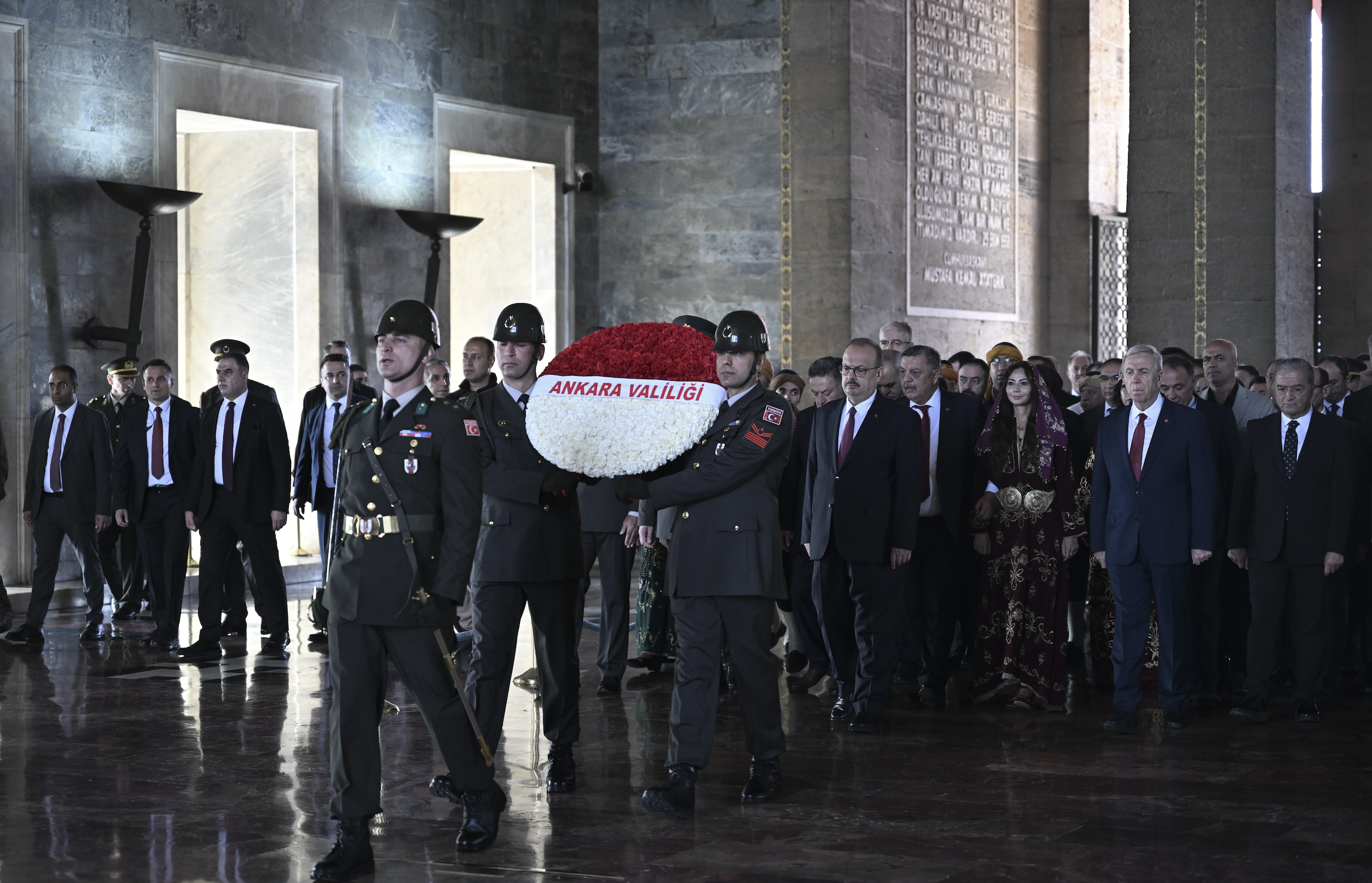 Ankara’nın başkent oluşunun 103. yılında Vali Canbolat'tan Anıtkabir’e ziyaret