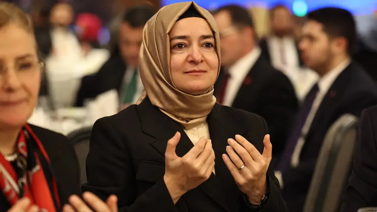 Fatma Betül Sayan Kaya-1