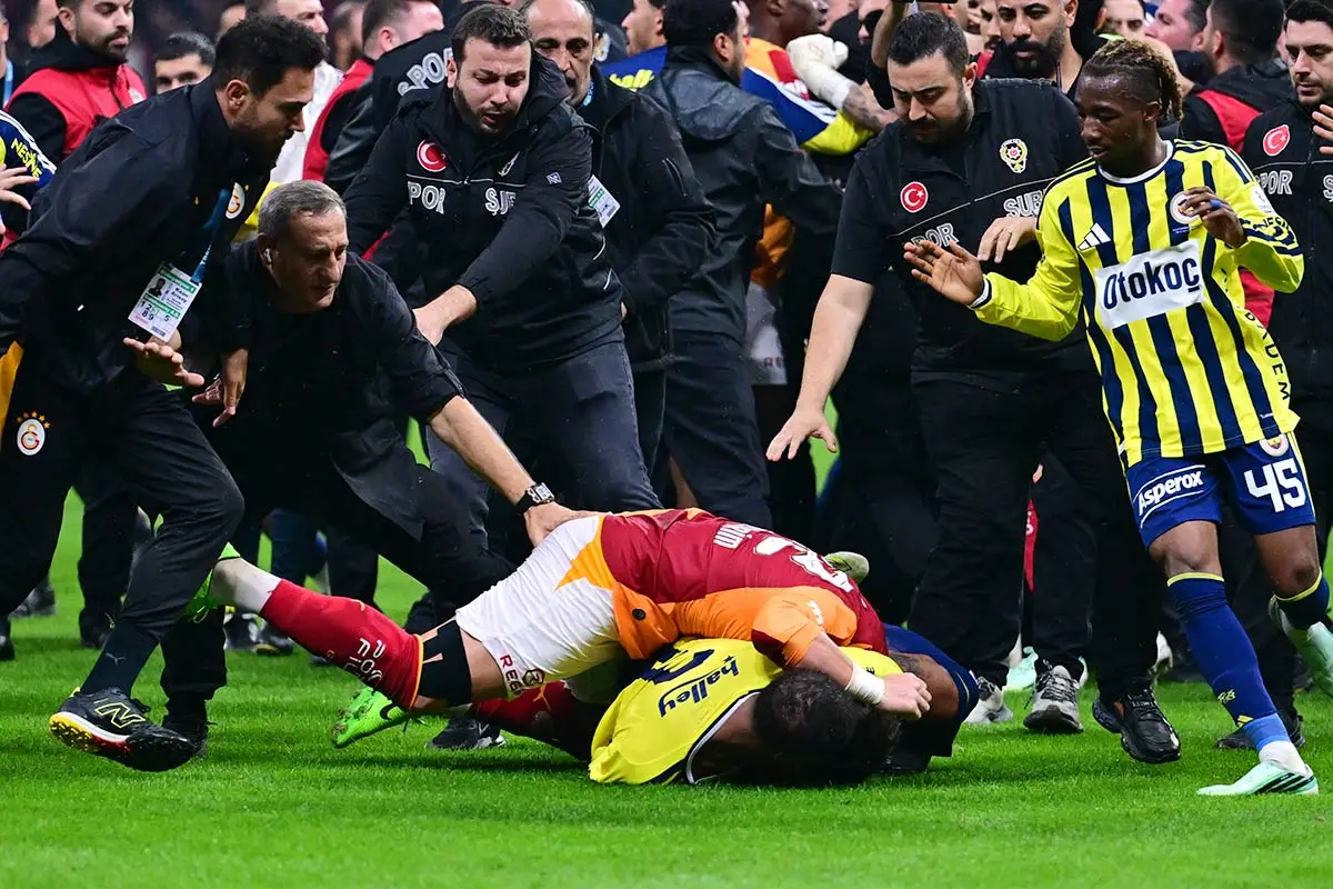 Galatasaray Fenerbahçe Derbisinin Ardından Pfdk Sevkleri Açıklandı4
