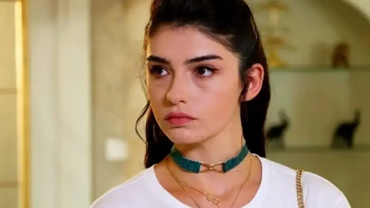 Hazar Erguclu 5